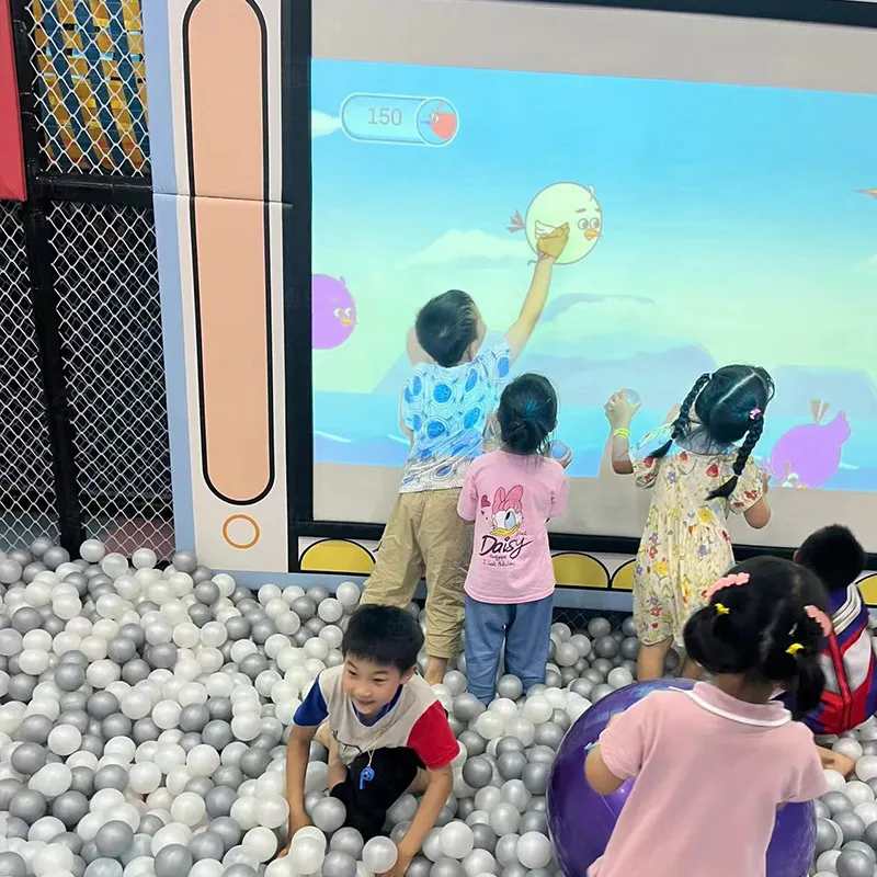 Indoor amusement equipment 3D projection smashing ball, projection slide