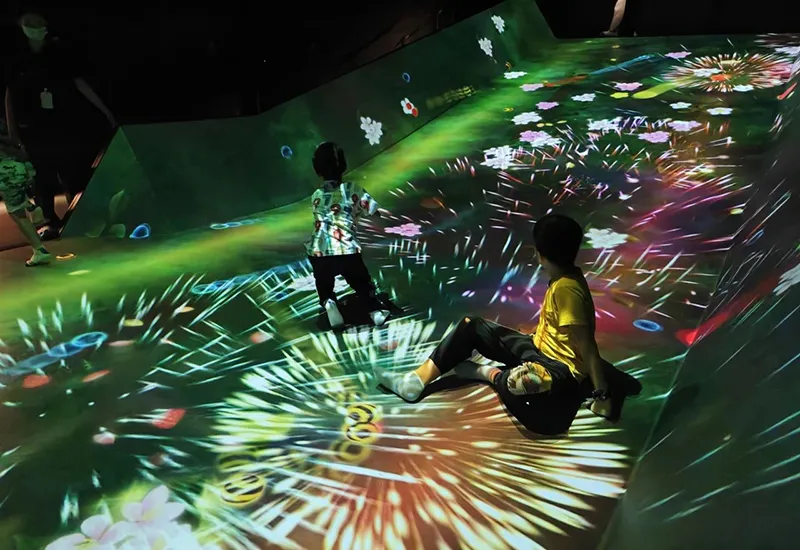 Holographic interactive projection